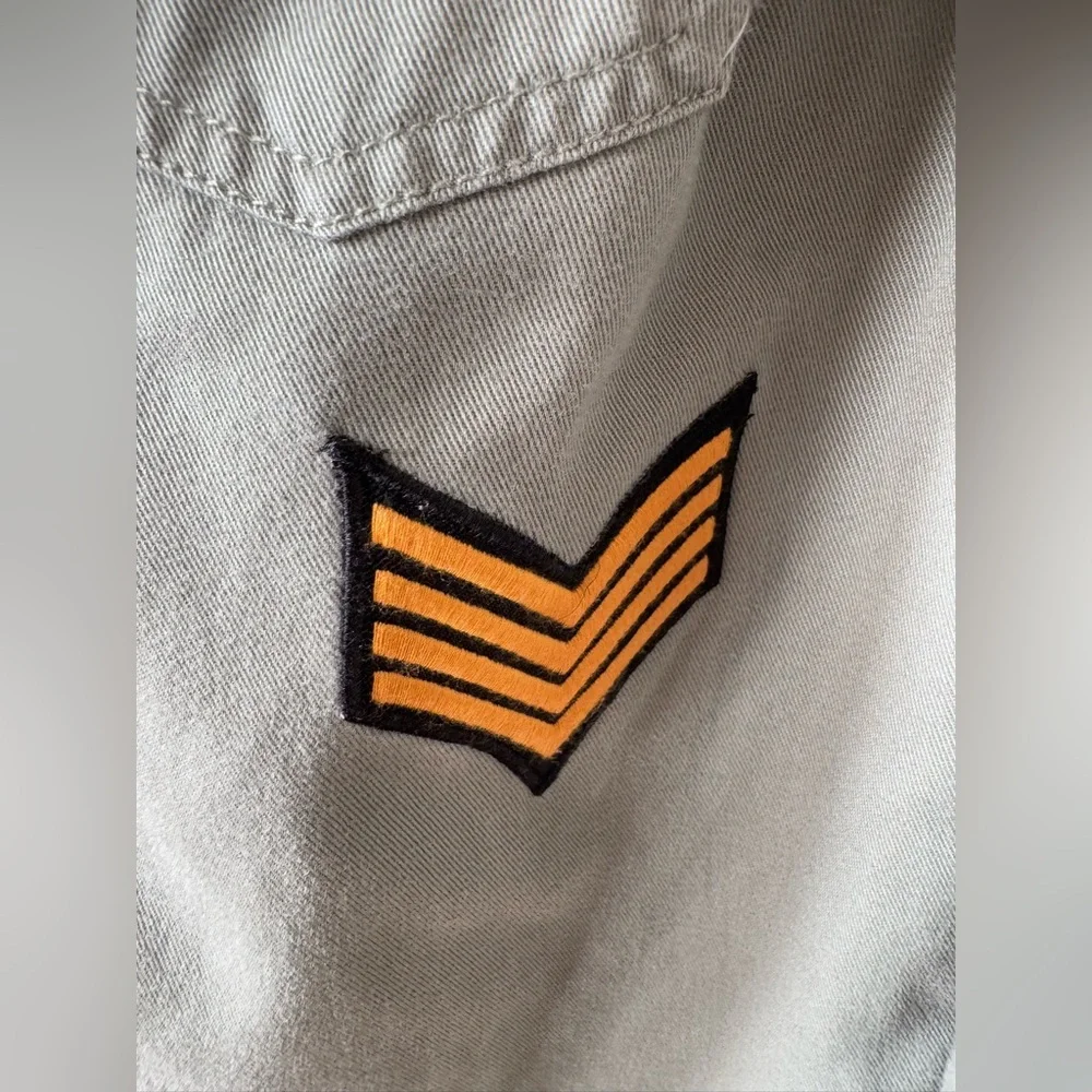 Arizona Jeans Co. Women’s Olive Green Button Down Shirt/Shacket with Patches Med - Picture 4 of 8